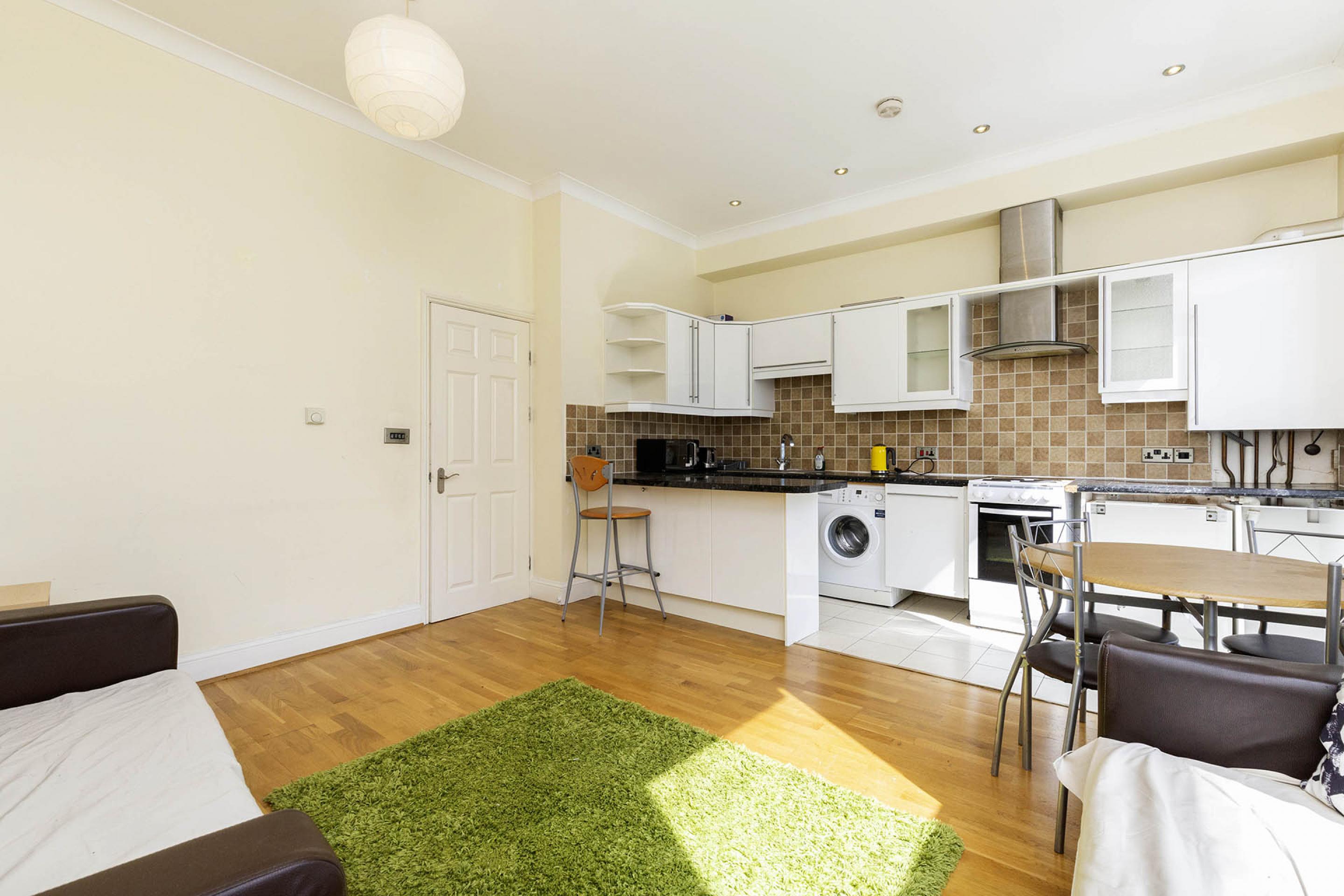 			3 Bedroom, 1 bath, 1 reception Flat			 Ravenshaw Street, West Hampstead NW6